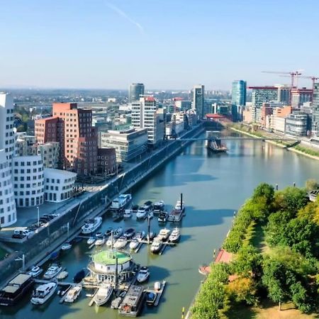 - Chilliges Zimmer In Dusseldorf Mit Balkon & Kuche; Big Tv And Bed - Extérieur photo