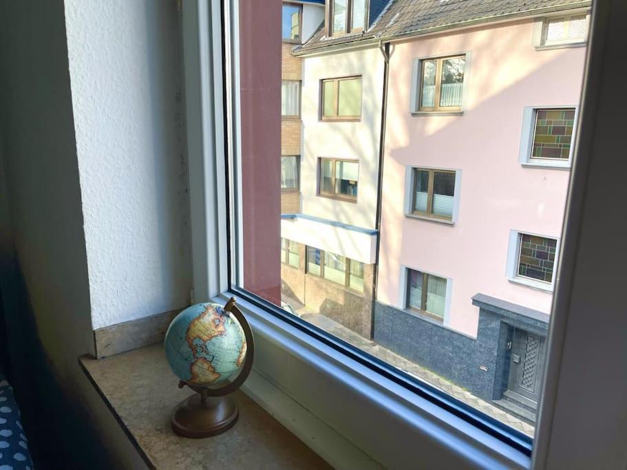 - Chilliges Zimmer In Dusseldorf Mit Balkon & Kuche; Big Tv And Bed - Extérieur photo