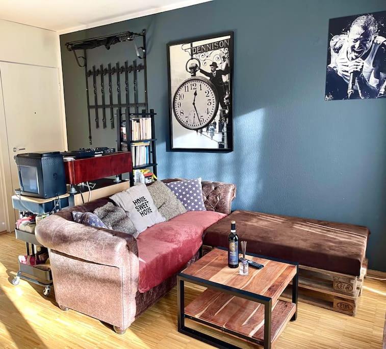 - Chilliges Zimmer In Dusseldorf Mit Balkon & Kuche; Big Tv And Bed - Extérieur photo