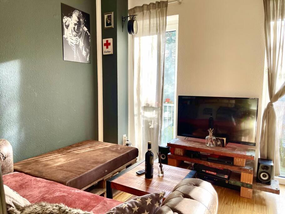 - Chilliges Zimmer In Dusseldorf Mit Balkon & Kuche; Big Tv And Bed - Extérieur photo