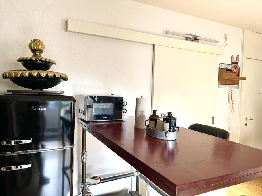 - Chilliges Zimmer In Dusseldorf Mit Balkon & Kuche; Big Tv And Bed - Extérieur photo